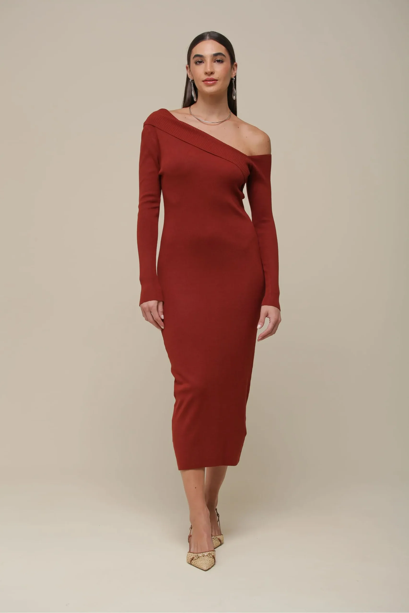 VESTIDO TRICÔ MIDI ASSIMÉTRICO FERRUGEM