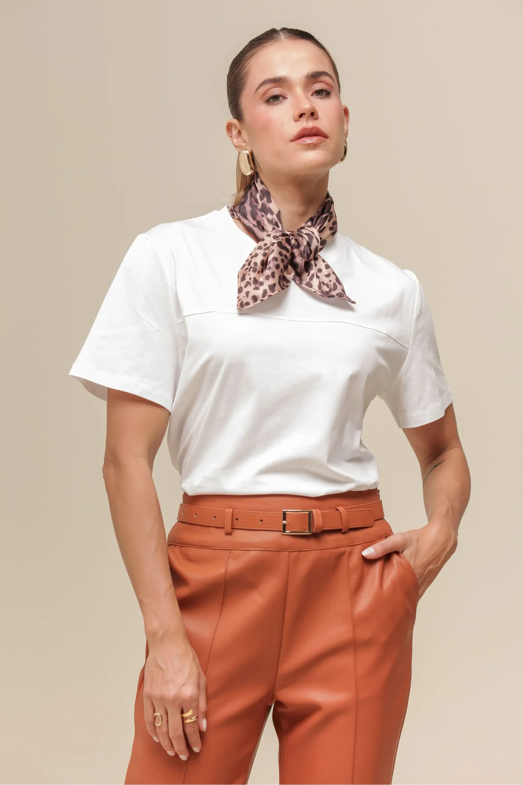 BLUSA DE MALHA COM LENÇO DE ONCINHA OFF-WHITE