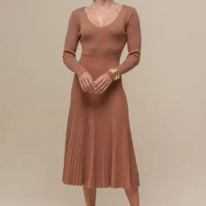 VESTIDO TRICÔ MIDI DECOTE V CARAMELO