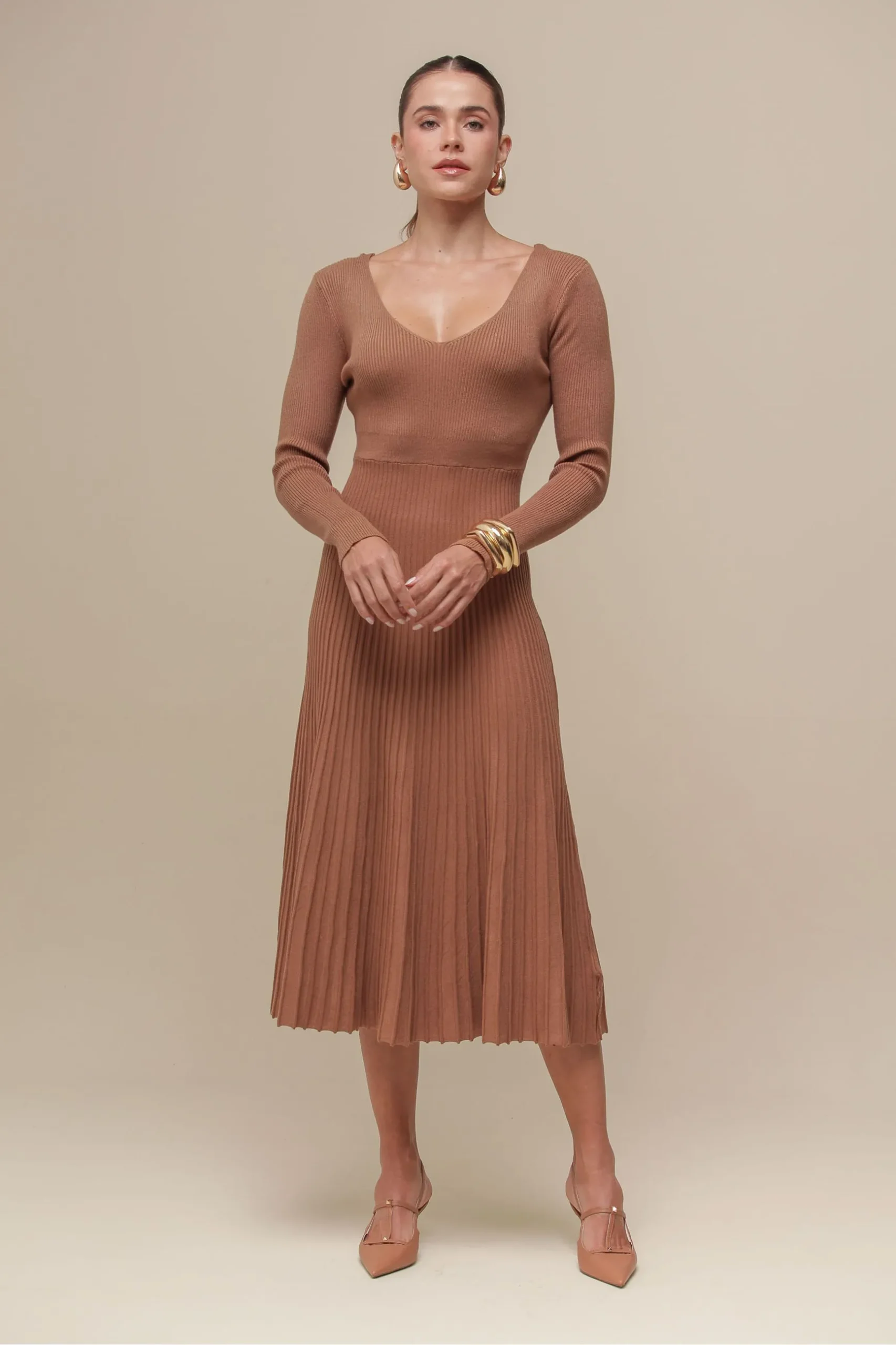 VESTIDO TRICÔ MIDI DECOTE V CARAMELO