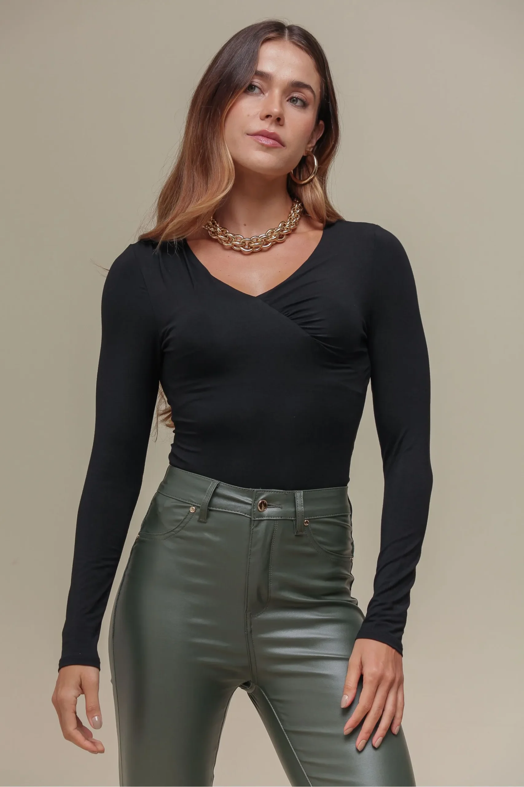 BLUSA MANGA LONGA DETALHE FRANZIDO BUSTO PRETO
