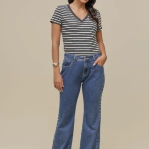 Calça Jeans Flare Detalhe em Rebite JEANS
