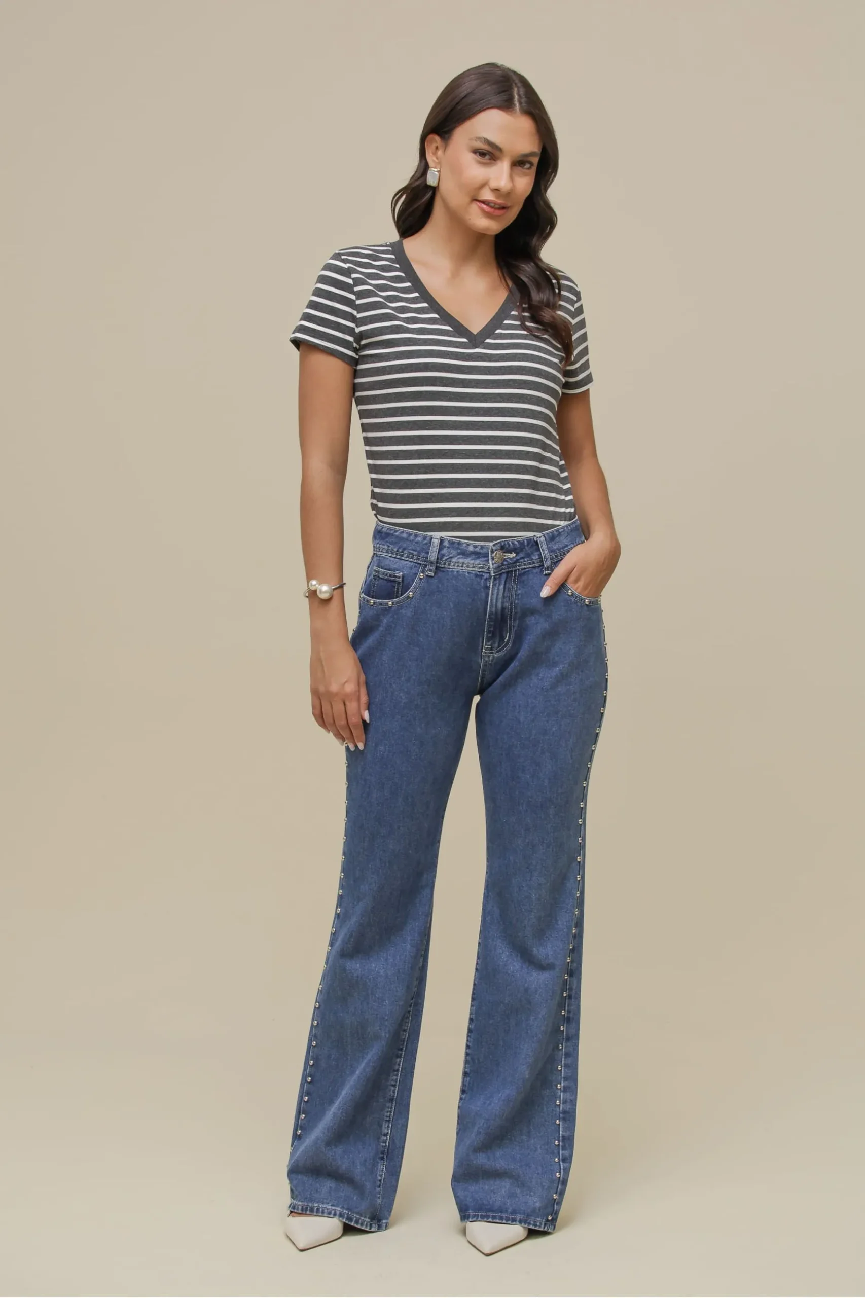 Calça Jeans Flare Detalhe em Rebite JEANS